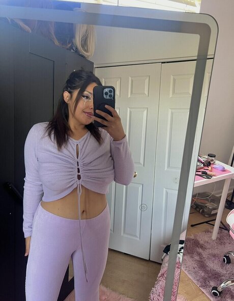 Hiddeninmyvalley onlyfans model photo