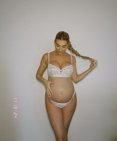 Laura Joelle nude only fans