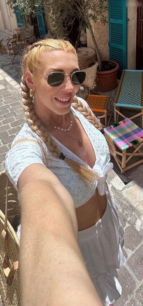 Laura Joelle is on onlyfans