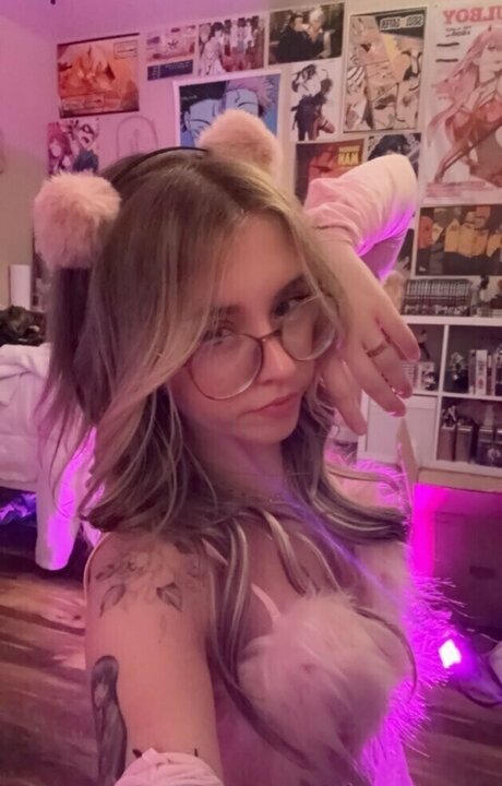 blonde babe onlyfans erotic visual