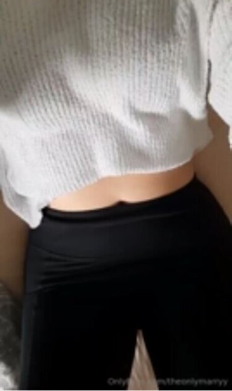 StrawberryMarry topless onlyfans