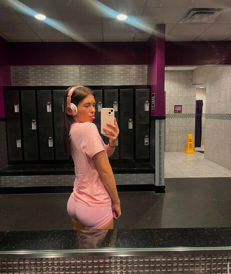 Raegan Owens naked on onlyfans