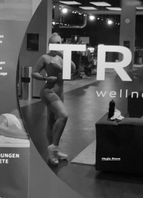 Lara Charlottee onlyfans mega