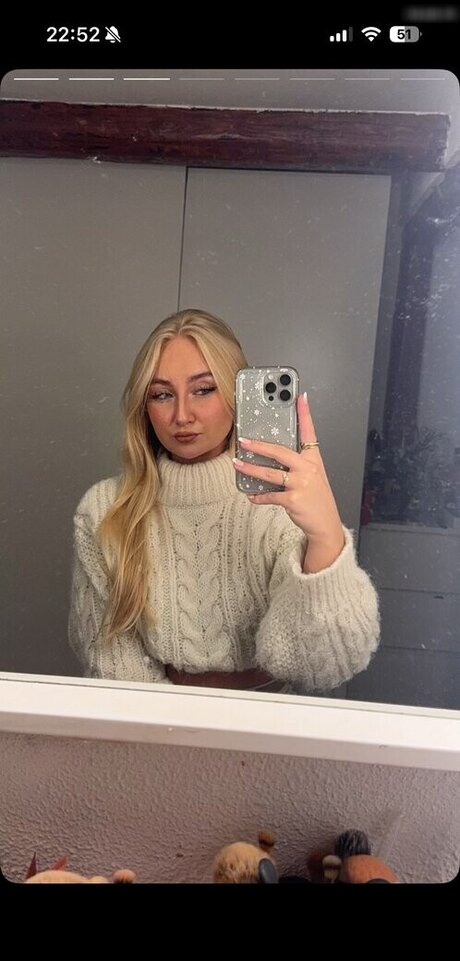 Lara Charlottee onlyfans leaka