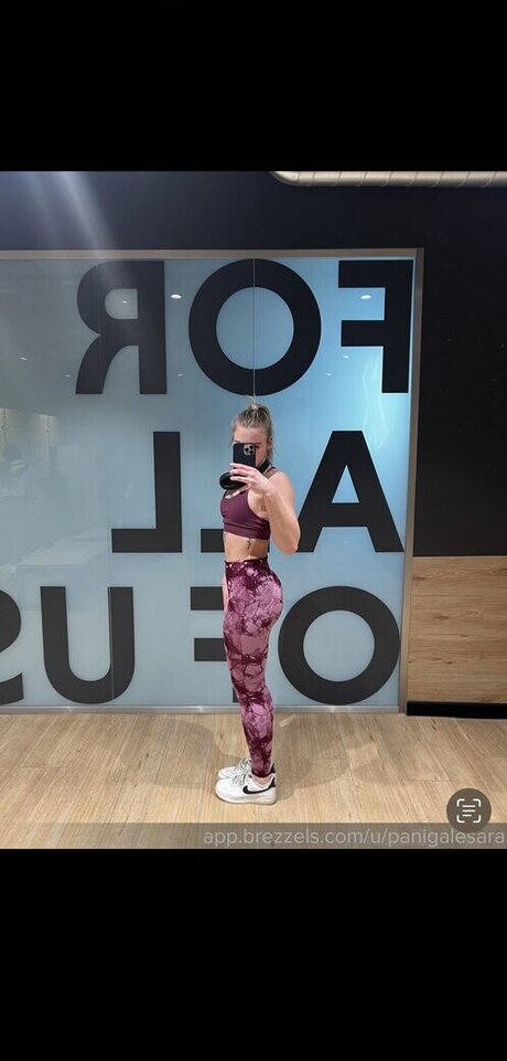 sara chrt panigalesara topless onlyfans