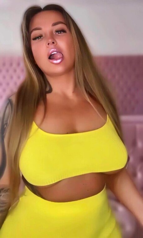 Schwesta Ewa onlyfans leak ass