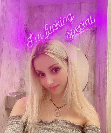 Marina Seren onlyfans model images