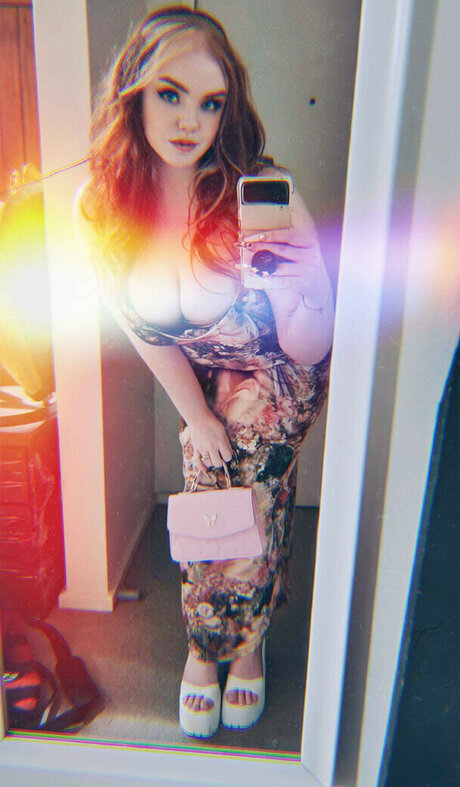 Elizabethdangerx onlyfans nude tits