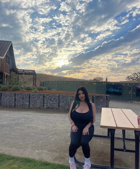 ashleyarambulaa onlyfans topless