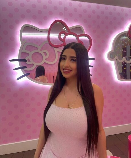 ashleyarambulaa onlyfans striptease