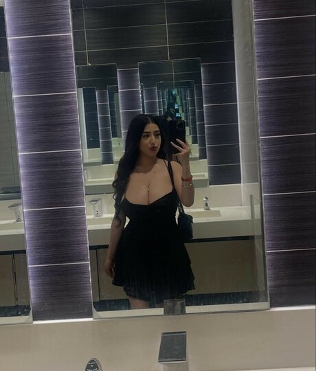 ashleyarambulaa onlyfans striptease