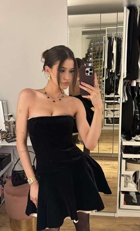 giant onlyfans exclusive artwork