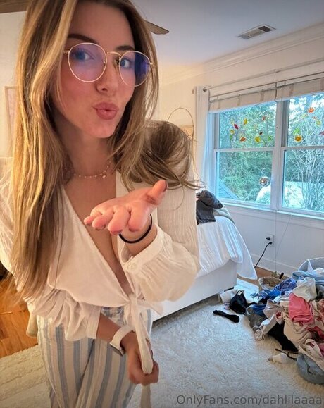 lylaaa banks onlyfans sextape leak