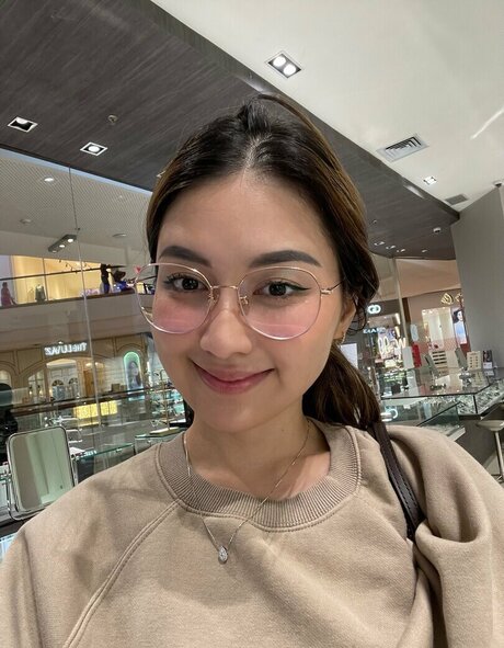 Swansage is on onlyfans