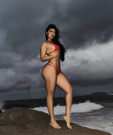 hypothxxcajal onlyfans strip tease