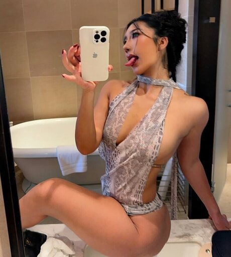 hypothxxcajal onlyfans nude tits