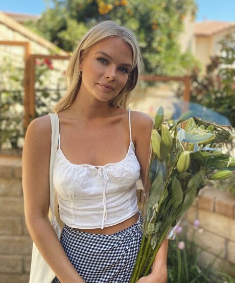 Kelli Goss onlyfans leak xxx
