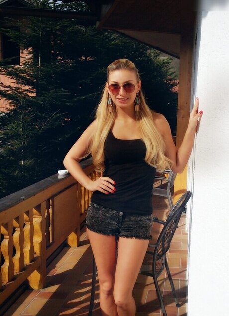 Anna Carina Woitschack  frame