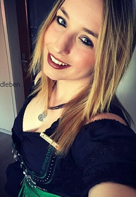 Alinas Landleben nude onlyfans leaks