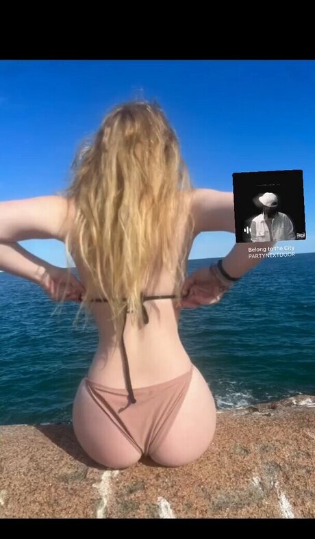 Emmy Moore onlyfans leaks nudes