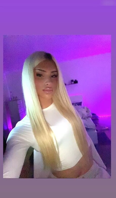 Barbie Lessa naked onlyfans leaks