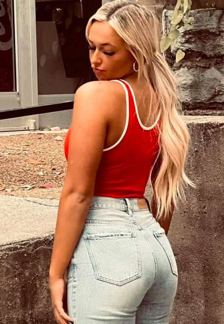 Kamryn Dockery onlyfans model photos