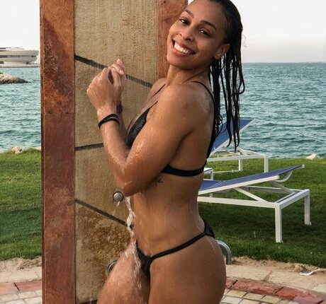 Lorrane Dos Santos onlyfans model