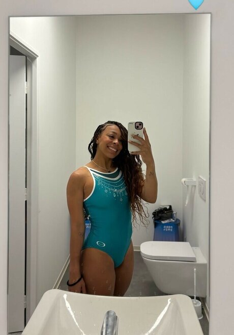 Lorrane Dos Santos onlyfans public photos