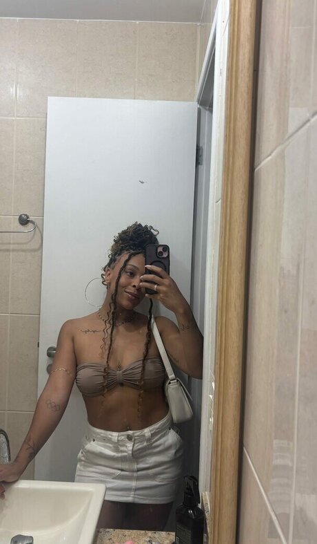 Lorrane Dos Santos onlyfans naked leaked