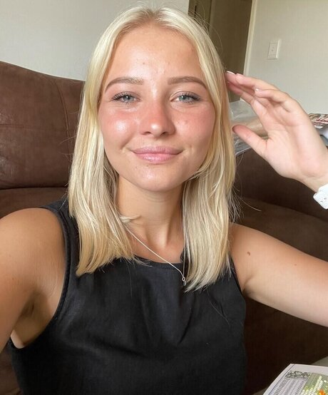 Juliet Small onlyfans leajs