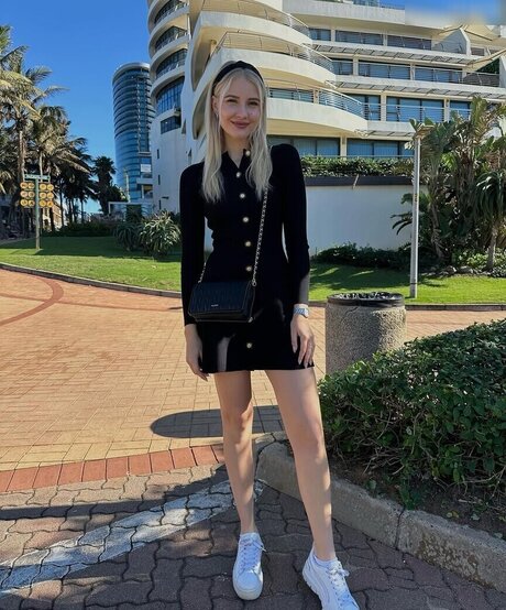 Juliet Small naked onlyfans leak