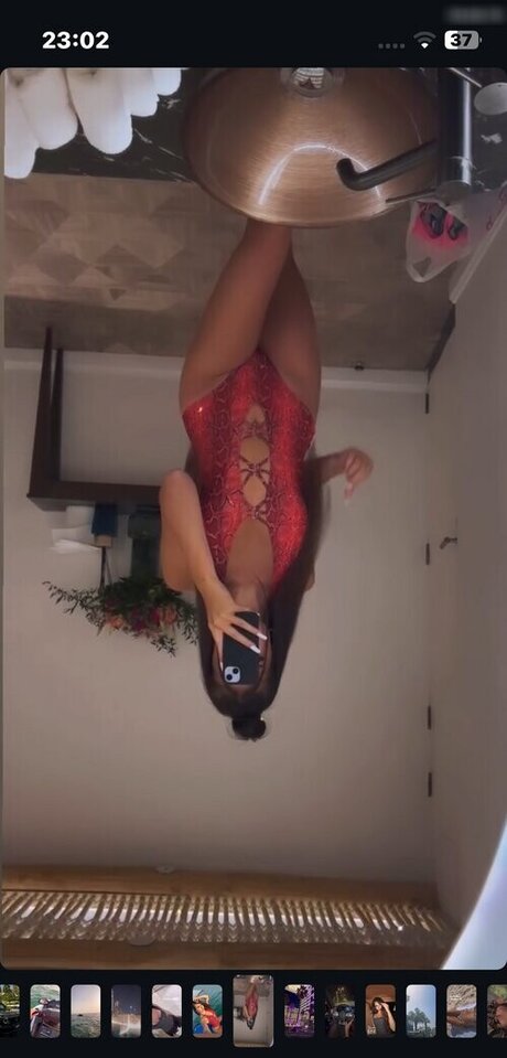 arab girls onlyfans porno self-portrait