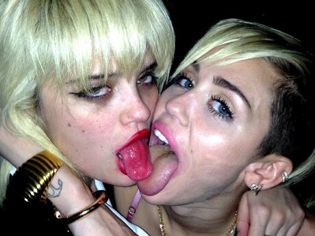 Sky Ferreira leaked naked onlyfans