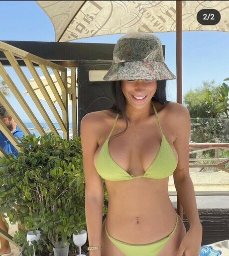 Shayna Senior onlyfans post