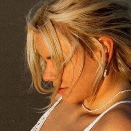 Emmi Schmidt onlyfans leak