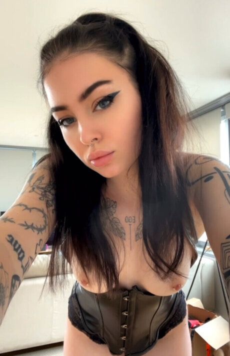 naked hugs aka Sam onlyfans picture