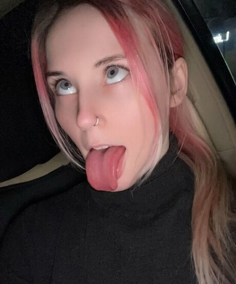 Carrie Cannie strip onlyfans