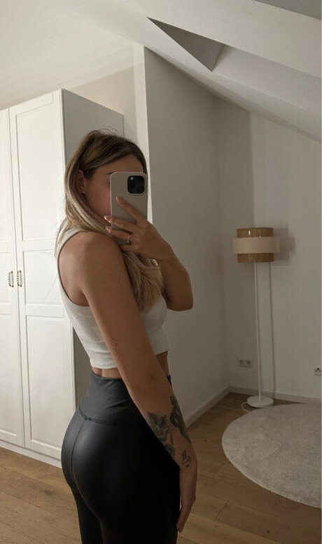 Doreen Petrova naked only fans