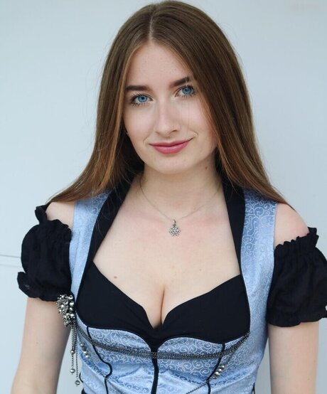 Empresslaurasophie naked on onlyfans