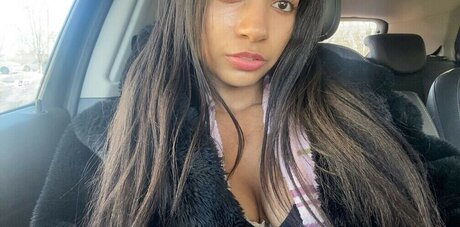 Ari Leigh Brown onlyfans model