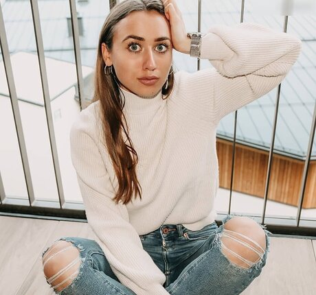 lesbian kissing onlyfans hot porn gallery