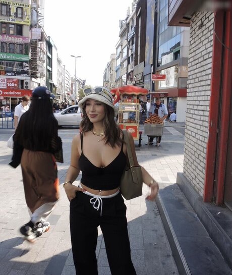 leonaankj onlyfans model photo