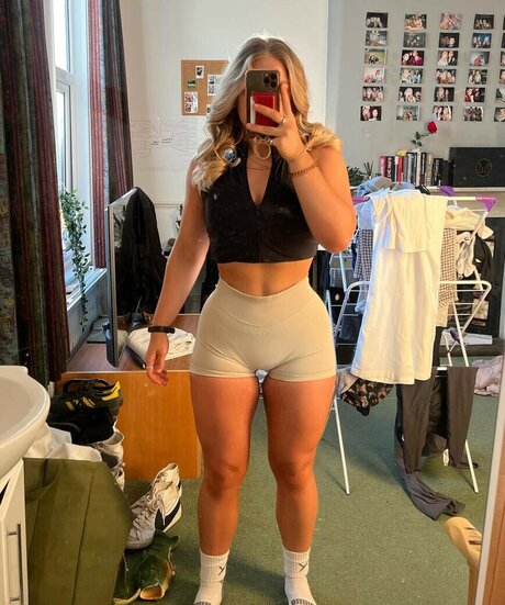 Izzy Swin onlyfans leak naked