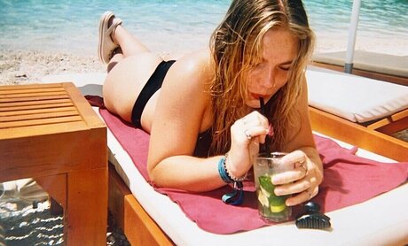 Izzy Swin onlyfans archive