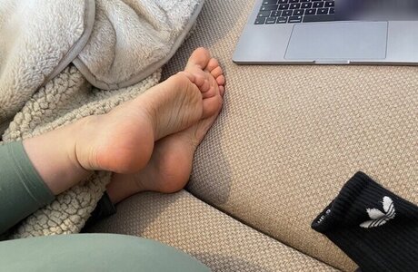 NoFaceLou onlyfans strip