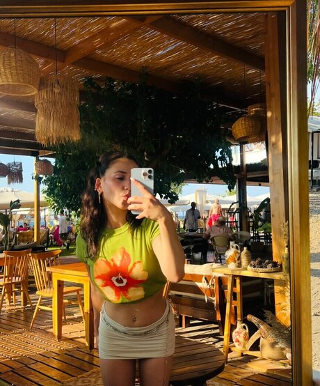 Ebrukzlyr onlyfans nude