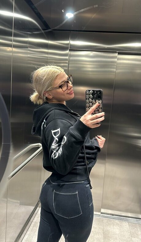 Lola Visage onlyfans star