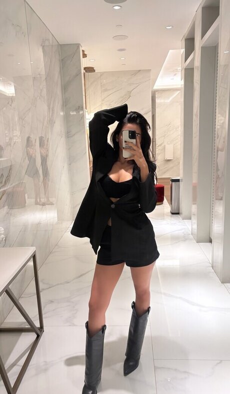 Pakhi Gadh tits onlyfans