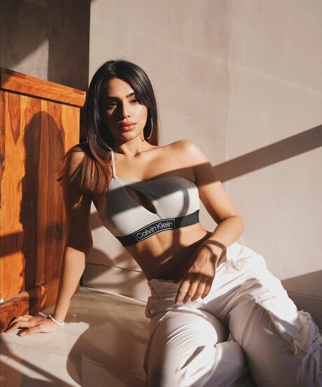 Pakhi Gadh onlyfans strip tease