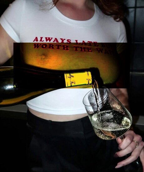 Louise Aubery onlyfans strip tease